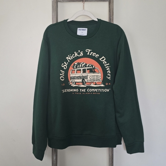 ⭐️40% Off⭐️ Old Navy Men's Graphic Holiday Crewneck Sweatshirt - Picture 2 of 10